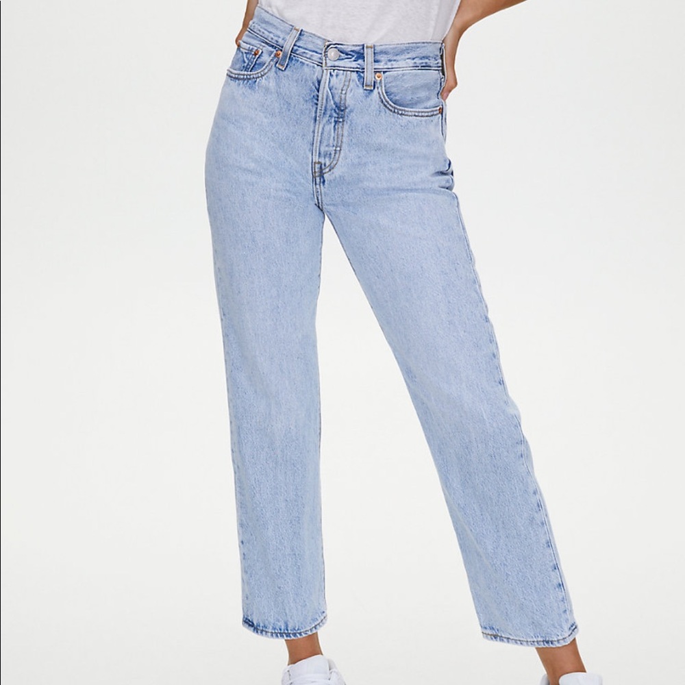 Levi Premium Light wash Wedgie Straight 24